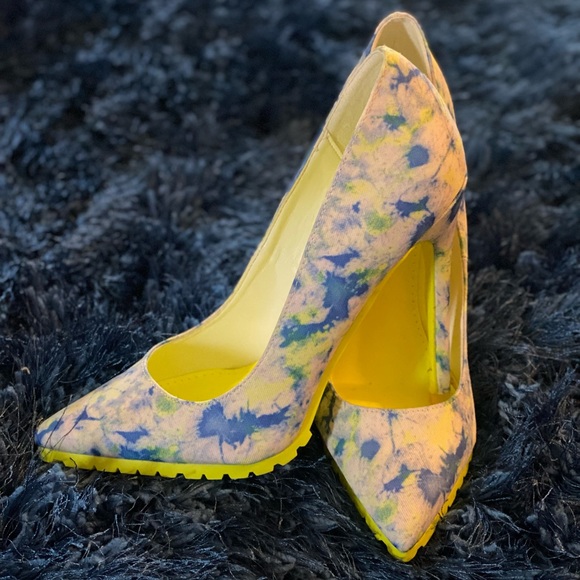 - Blue and neon yellow mosaic pointy high heels - Picture 2 of 3